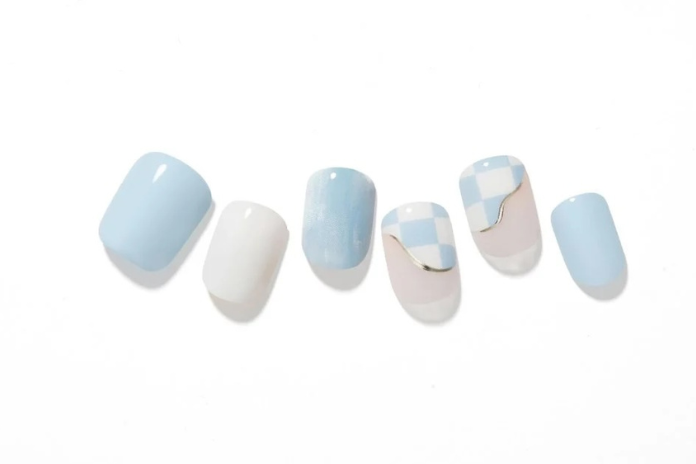 Dashing Diva press on nails